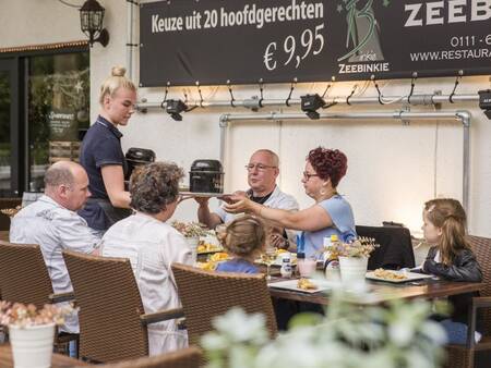 Essen im Restaurant Zeebinkie im Ferienpark Landal Duinpark 't Hof van Haamstede