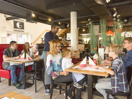 Genießen Sie Ihr Abendessen im Restaurant Gusto im Ferienpark Landal Dwergter Sand