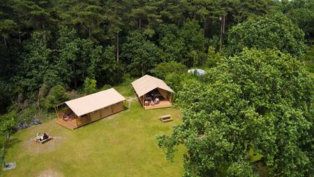 Luftbild mit Safarizelten des Ferienparks Landal Gooise Heide