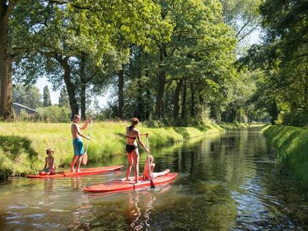 Stand Up Paddling auf dem Fluss Elsgraven