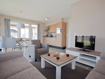 Wohnzimmer eines Ferienhauses im Ferienpark Landal Strand Resort Nieuwvliet-Bad