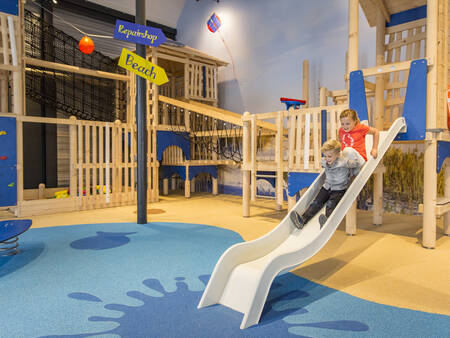 Der Indoor-Spielplatz des Ferienparks Landal Strand Resort Ouddorp Duin