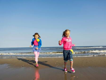 Vom Landal Strand Resort Ouddorp Duin aus erreichen Sie den Nordseestrand bequem zu Fuß