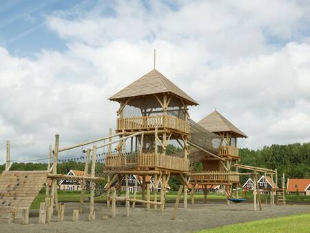 Großer Holzspielplatz im Ferienpark Landal Waterparc Veluwemeer