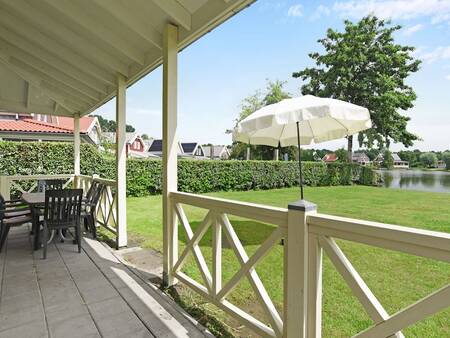 Ferienhaus am Wasser mit Veranda im Ferienpark Landal Zuytland Buiten