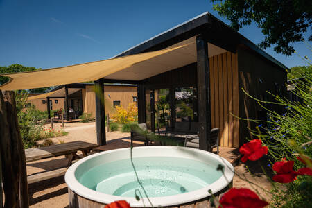 Ferienhaus Typ Zand Lodge Jacuzzi für 4 Personen im Ferienpark Landgoed De IJsvogel