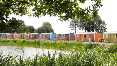 Chalets am Wasser des Agnietenplas im Ferienpark Molecaten Park De Agnietenberg