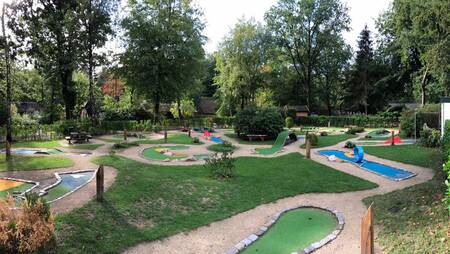 Der Minigolfplatz des Ferienparks Molecaten Park De Leemkule