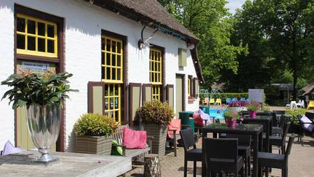 Restaurant De Keuken van Caatje mit Bar, Terrasse am Außenpool im Molecaten Park De Leemkule