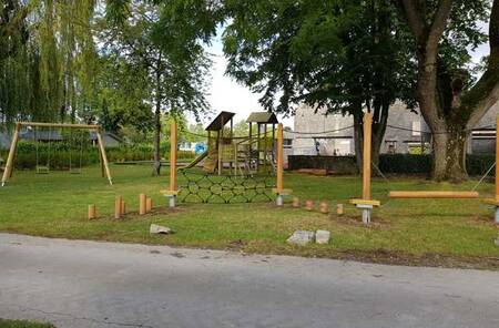 Spielplatz im kleinen Ferienpark Moulin de Hotton