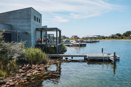 Ferienhaus mit Steg im Ferienpark Oasisparcs Oasis Punt West