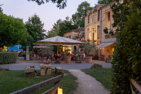 Terrasse des Restaurants des Ferienparks RCN Le Moulin de la Pique