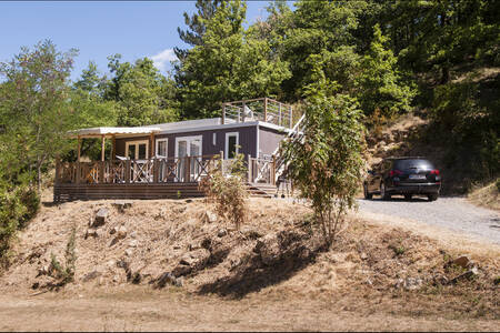 Ein Chalet mit Dachterrasse im Ferienpark RCN Val de Cantobre