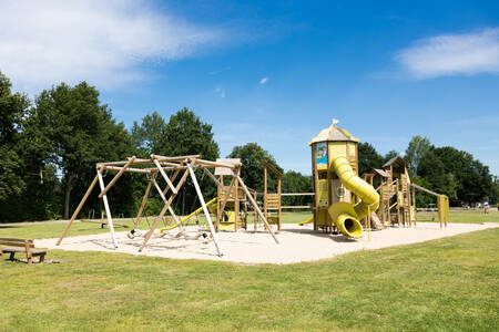 Großer Spielplatz im Ferienpark RCN Zeewolde