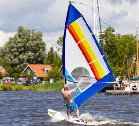 Windsurfen auf dem Sneekermeer im Ferienpark RCN de Potten