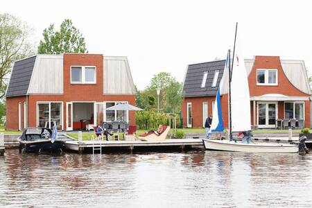 Ferienhäuser mit privatem Steg im Ferienpark Recreatiepark Tusken de Marren