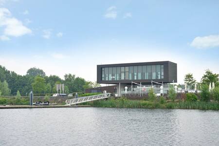 Restaurant und Brasserie auf dem Wasser im Ferienpark Resort Boschmolenplas