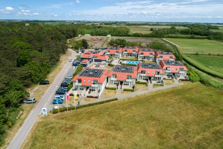 Luftaufnahme des Roompot Apartments Komplex Bosch en Zee auf Texel