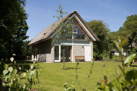 Freistehendes Ferienhaus mit großem Garten im Ferienpark Roompot Buitenplaats De Marke van Ruinen