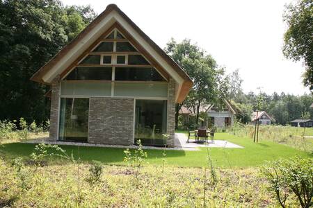 Freistehendes Ferienhaus mit großem Garten im Ferienpark Roompot Buitenplaats De Marke van Ruinen