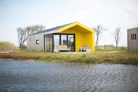 Freistehende Ferienhütte am Wasser im Ferienpark Roompot Callantsoog