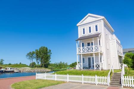 Freistehendes Ferienhaus am Wasser im Ferienpark Roompot Cape Helius