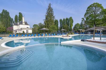 Einer der Außenpools des Ferienparks Roompot Château des Marais