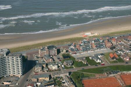 Luftaufnahme von Roompot De Graaf van Egmont am Nordseestrand