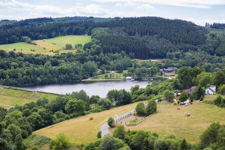 Der Roompot Eifelpark Kronenburger See liegt in der wunderschönen Eifellandschaft