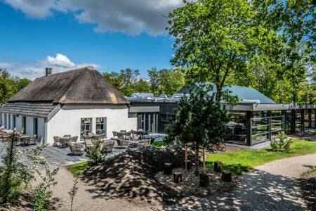 Die Außenterrasse des Restaurants im Roompot Ferienpark Schaijk