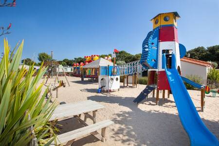 Ein großer Spielplatz im Ferienpark Roompot Le Littoral