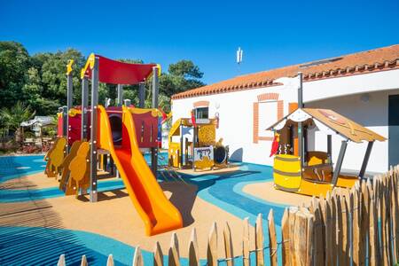 Ein Spielplatz im Ferienpark Roompot Le Littoral