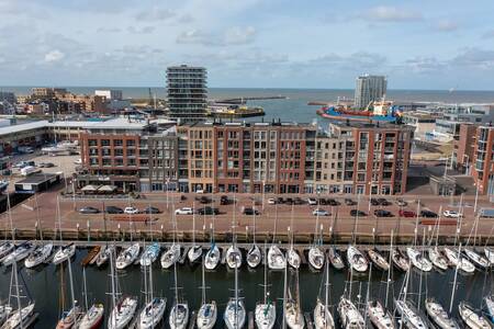 Luftaufnahme des Roompot Nautical Centre Scheveningen und des Hafens