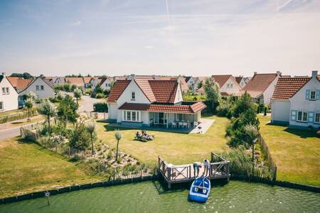 Ferienhäuser und Steg im Ferienpark Roompot Noordzee Résidence Cadzand-Bad