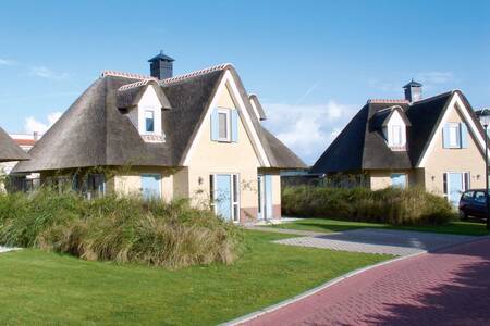 Freistehende Luxusvillen mit Strohdach im Ferienpark Roompot Resort Duynzicht