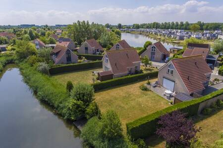 Freistehende Ferienhäuser mit großem Garten am Wasser im Ferienpark Roompot Zeebad