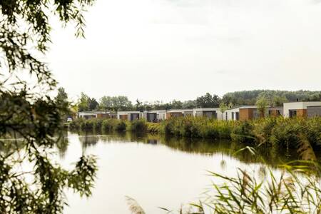 Freistehende Wasservillen am Wasser im Ferienpark Roompot Zeebad