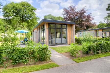 Eine freistehende Lodge im Topparken Recreatiepark 't Gelloo