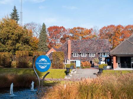 Hauptgebäude des Ferienparks Topparken Landgoed de Scheleberg