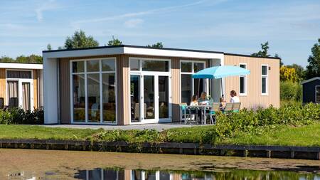 Freistehende Lodge Typ Deluxe für 6 Personen im Ferienpark Topparken Parc de IJsselhoeve