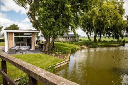 Lodge Typ Deluxe für 4 Personen am Wasser im Ferienpark Topparken Park Westerkogge