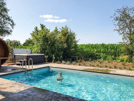 Das Freibad mit Spa und Sauna im Ferienpark Topparken Residence Lichtenvoorde