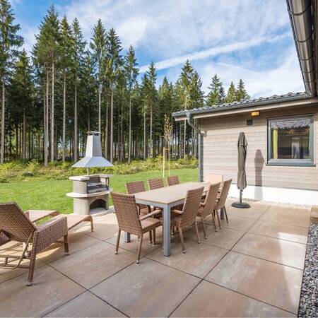 Genießen Sie ein köstliches Barbecue auf der Terrasse Ihres Ferienhauses