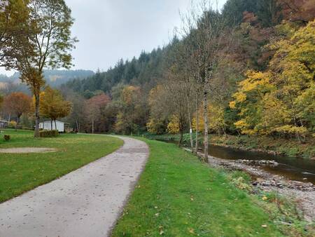 Der Fluss Our liegt direkt neben dem Ferienpark EuroParcs Kohnenhof