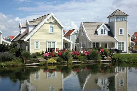 Ferienhäuser am Wasser im Ferienpark Roompot Duynparc De Heeren van 's-Gravensande